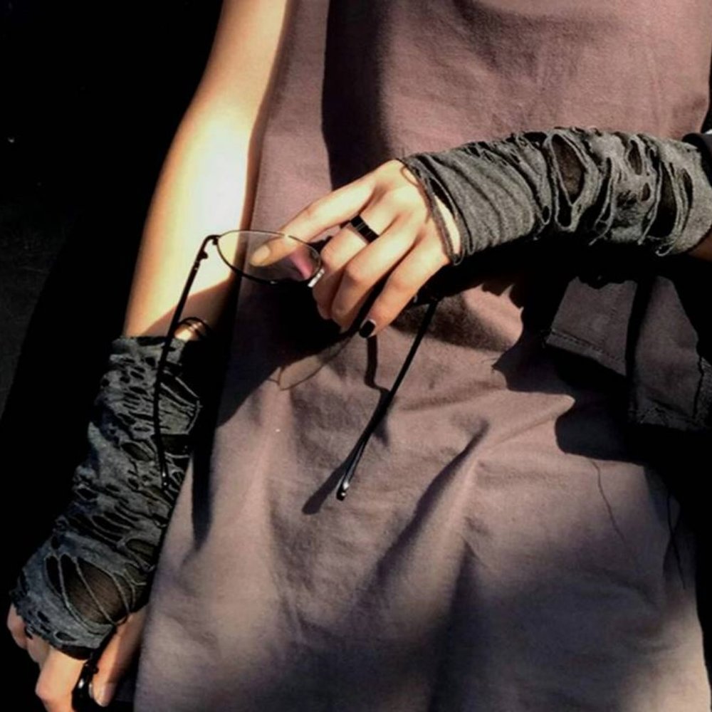 upcycled tattered distressed gloves - Picture 2 of 2